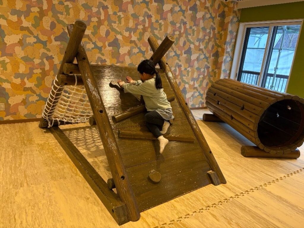 キッズクラブの大型木製遊具