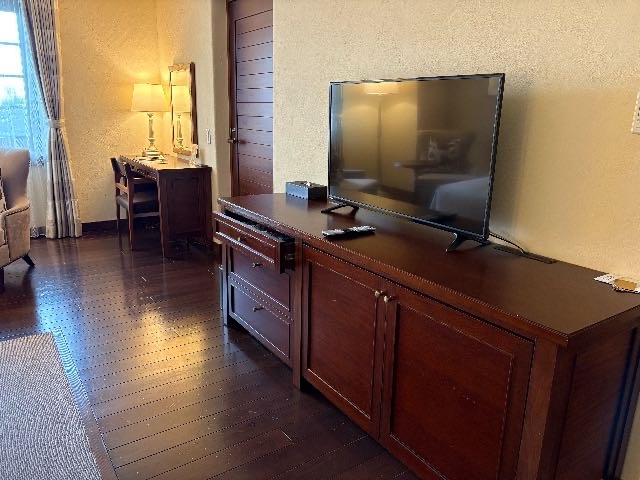 テレビ周り