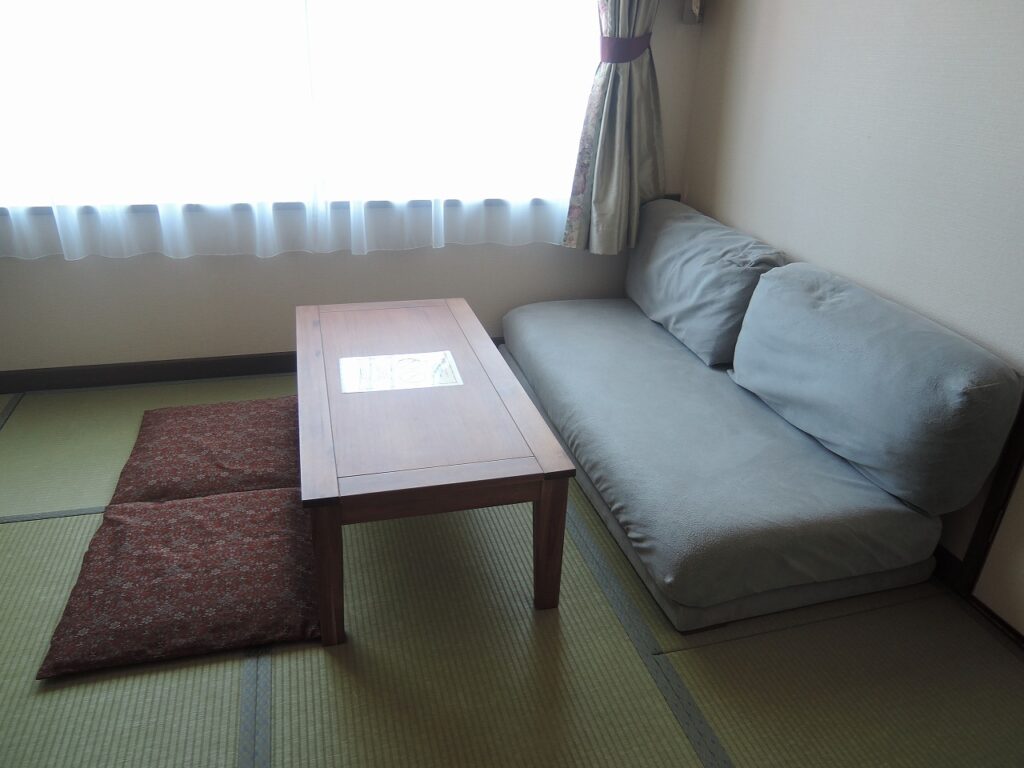 ソファーとテーブル