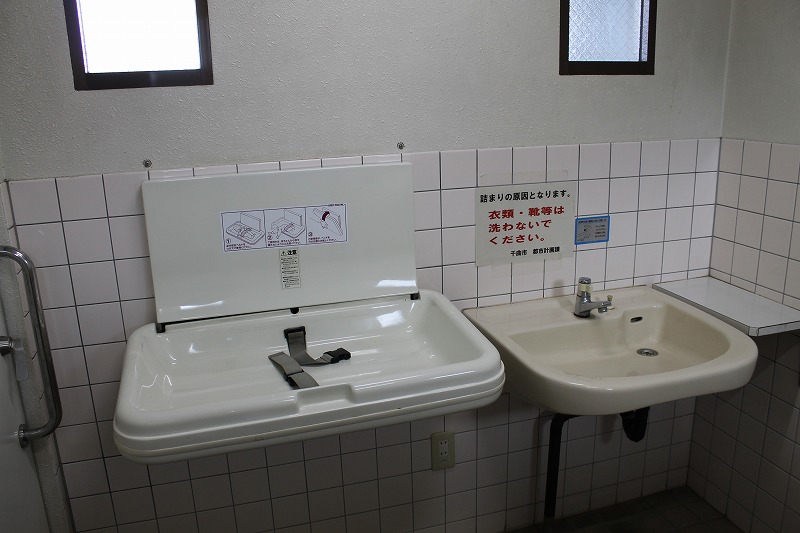 多目的トイレのオムツ交換台