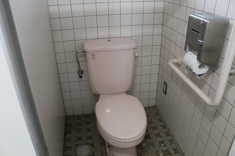 女性用トイレの洋式トイレ