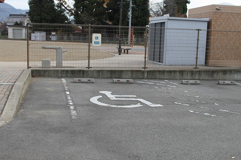 内川公園の多目的駐車場1台分
