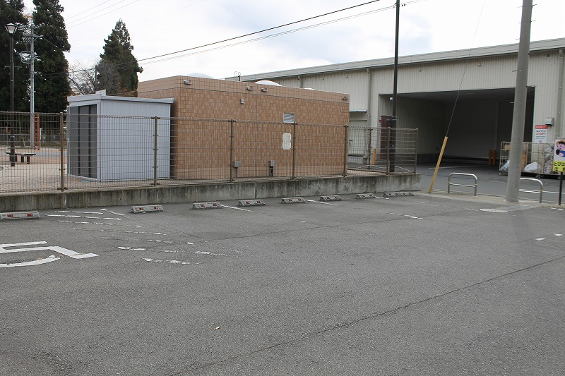 内川公園の普通駐車場3台分