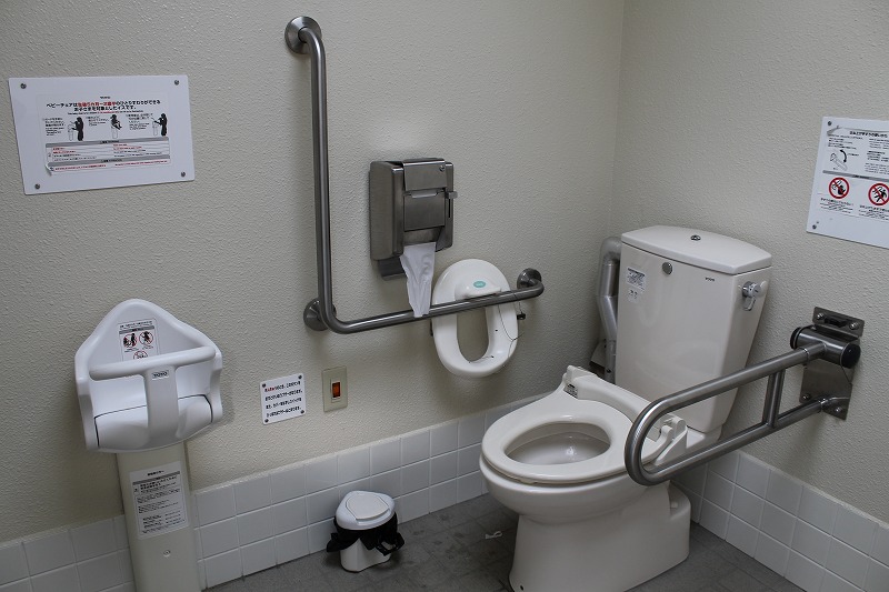 内川公園の多目的トイレ