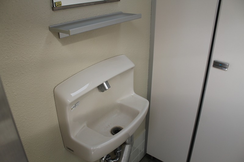 女性トイレの手洗い器