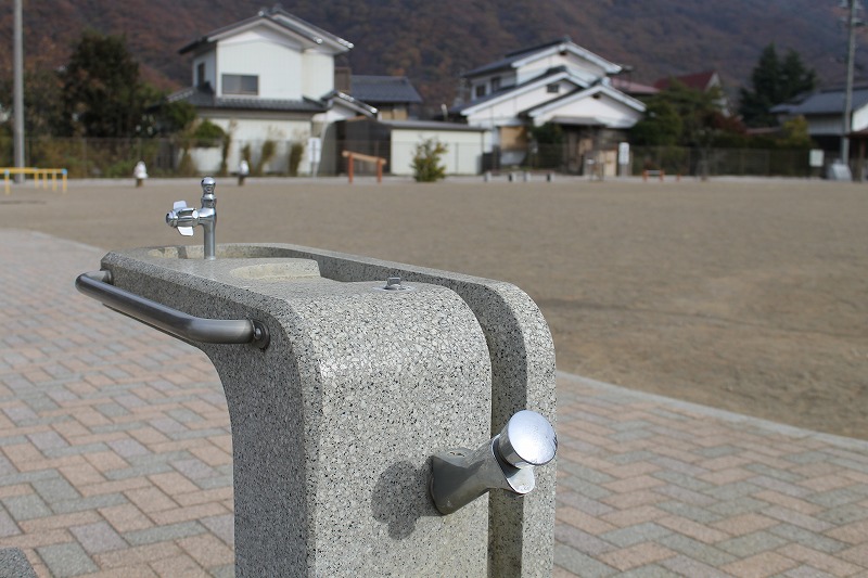 水のみ場付きの水道