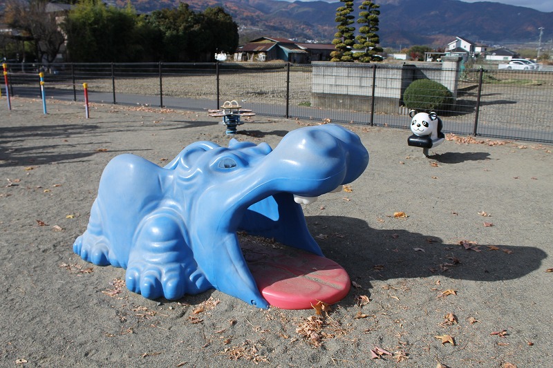 小船山公園、カバさんの形のトンネル