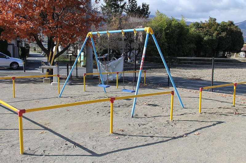 小船山公園、ガード付きのブランコ