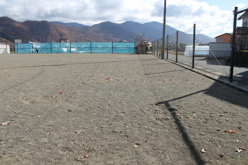 小船山公園の高い柵、安心です