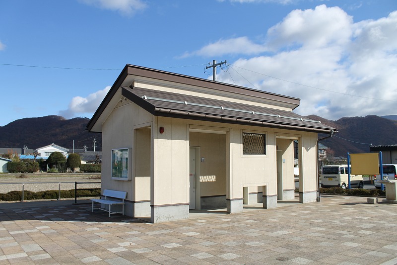 小船山公園のトイレ棟、外観