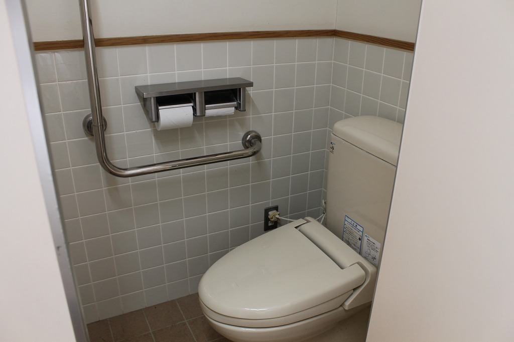 稲荷山公園の女性トイレ、洋式