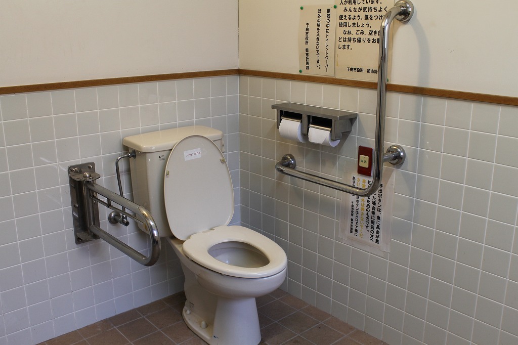 多目的トイレ、稲荷山公園