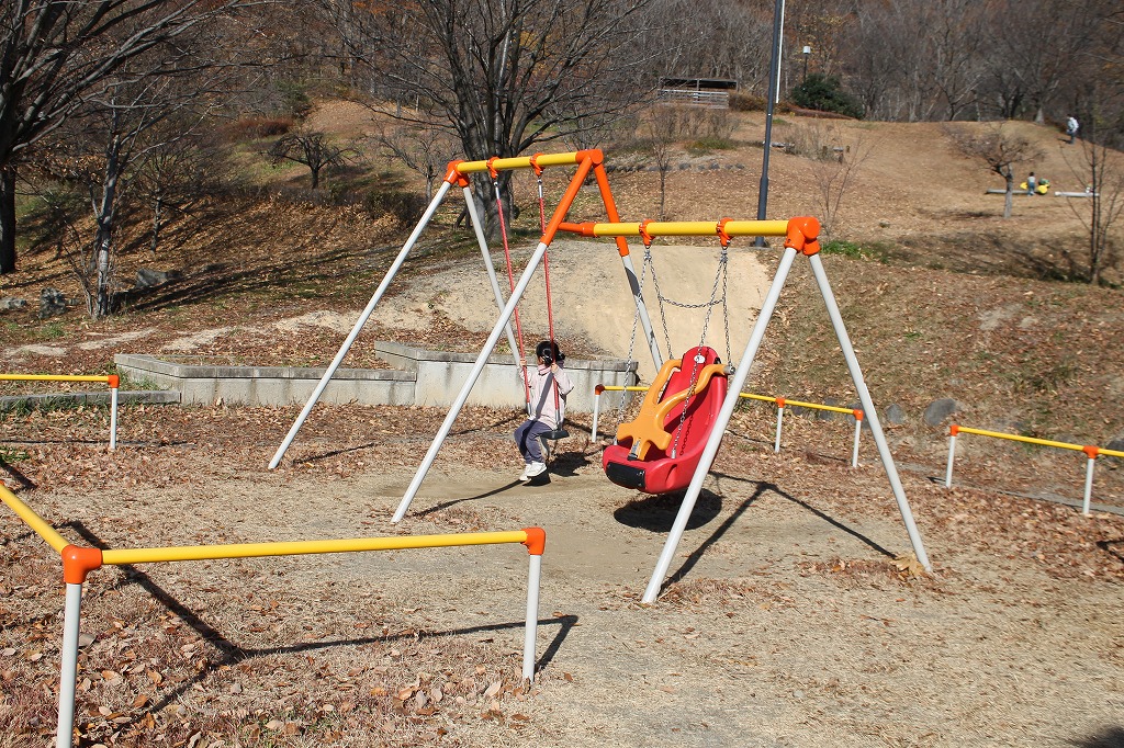 稲荷山公園のブランコ