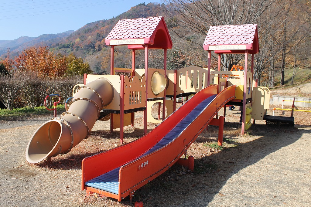 景色が最高の稲荷山公園の複合遊具
