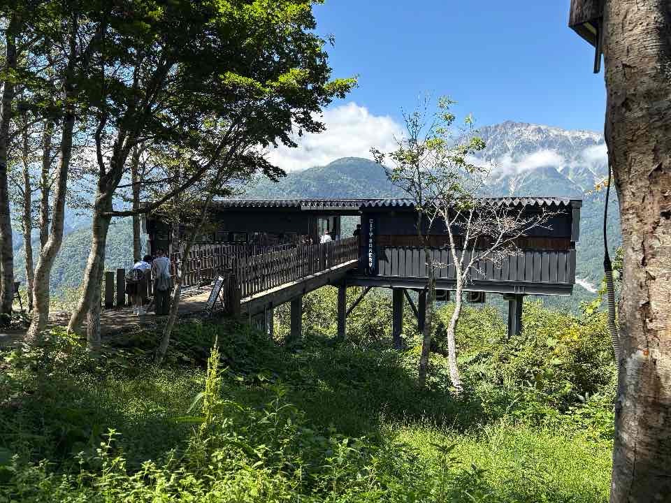 白馬マウンテンハーバーの絶景テラスへの通路