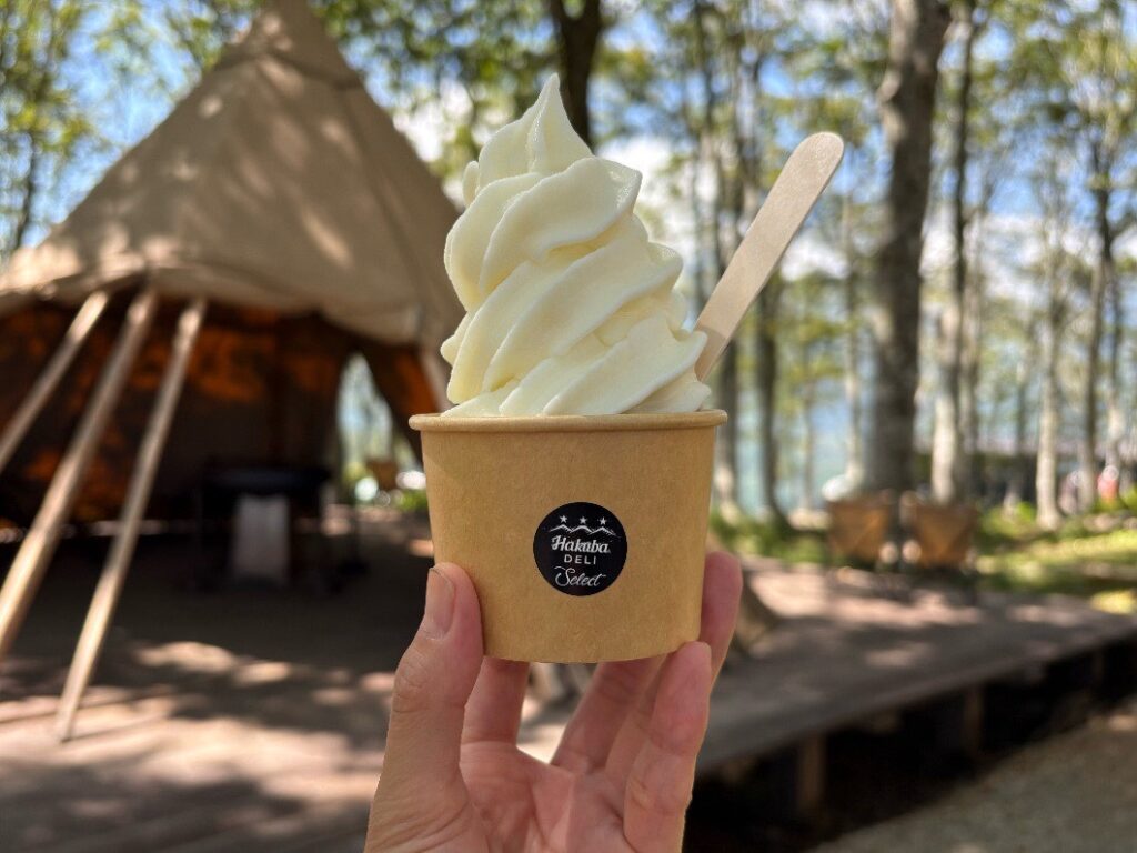 白馬Deliのソフトクリームを注文