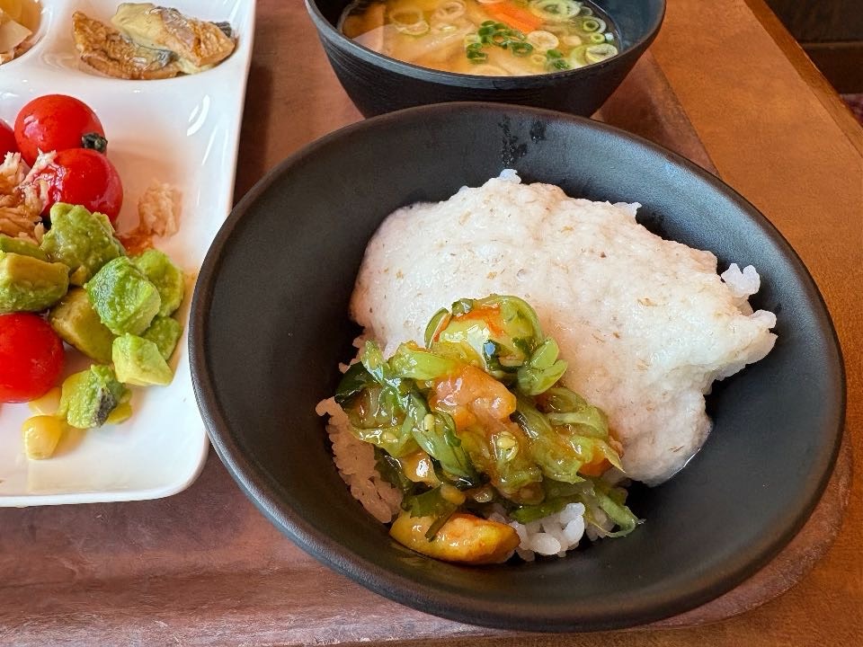 ホテルグリーンプラザ白馬の朝食バイキングのかって丼