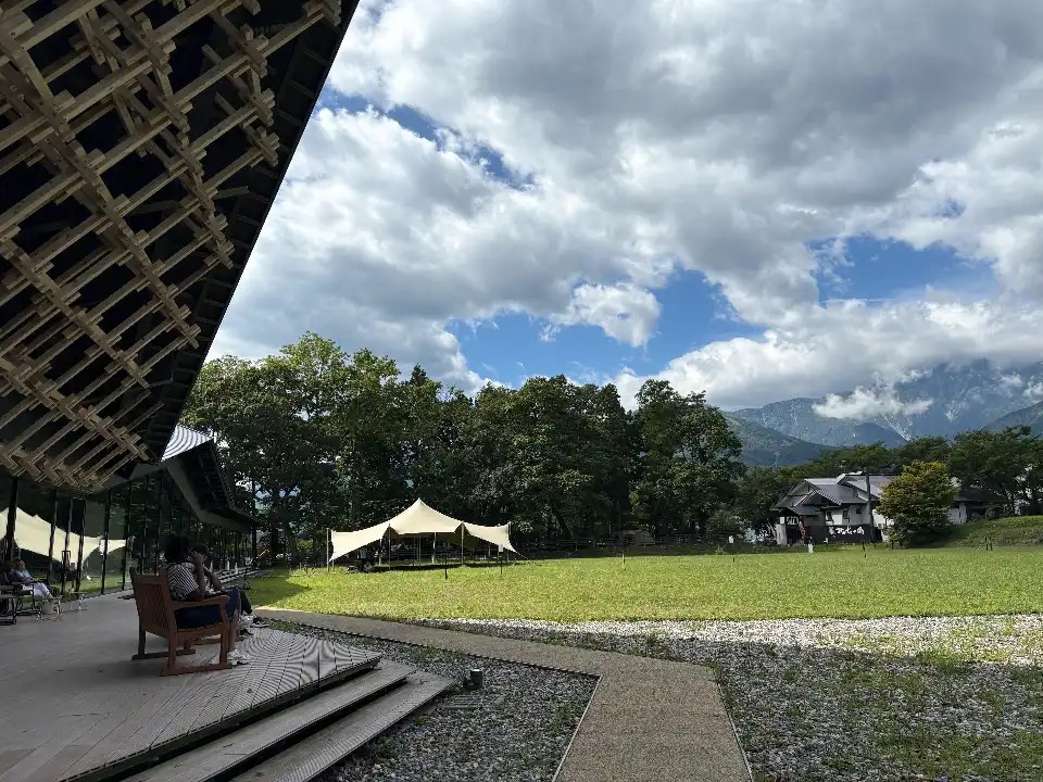 スノーピークステーションの芝生広場