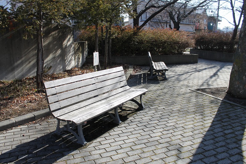 上山田中央公園のベンチ