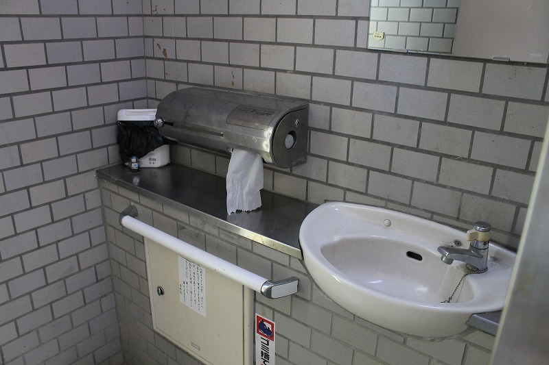 上山田中央公園の女性トイレの手洗い器