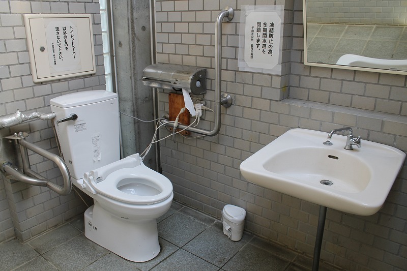 上山田中央公園の多目的トイレ