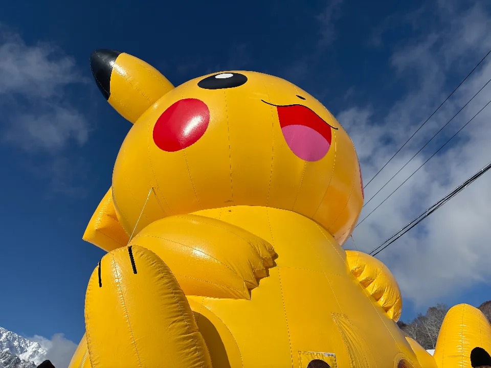 ポケモンスノーアドベンチャーのピカチュウのエアー遊具