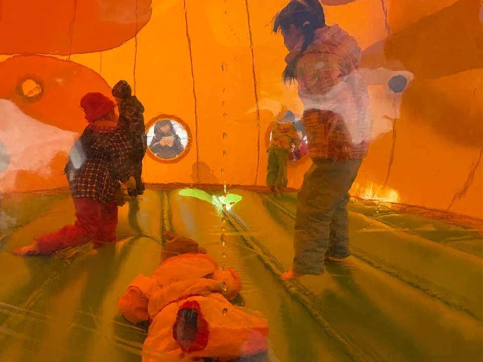 ポケモンスノーアドベンチャーのピカチュウのエアー遊具の中の様子