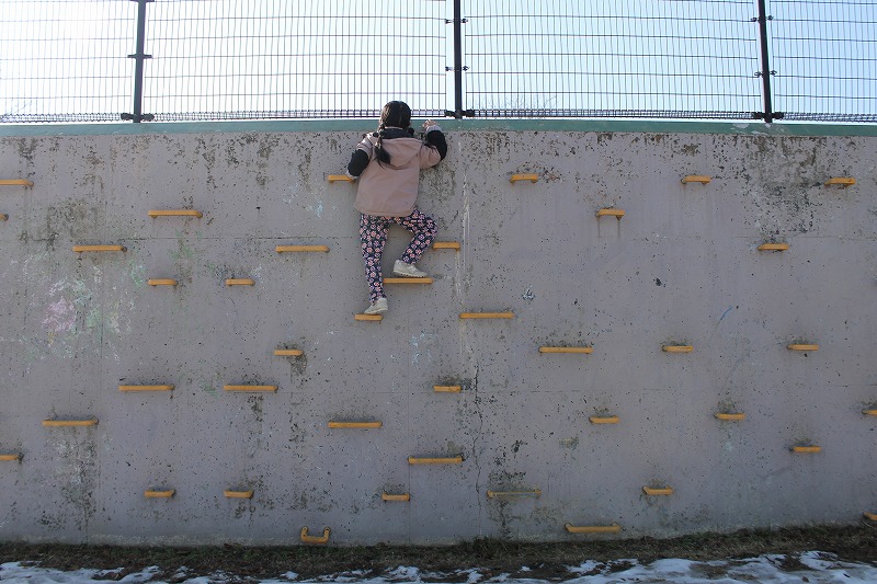 赤沼公園の壁面遊具