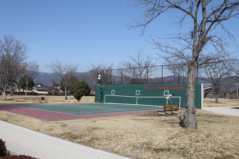 赤沼公園のウォールテニスの壁