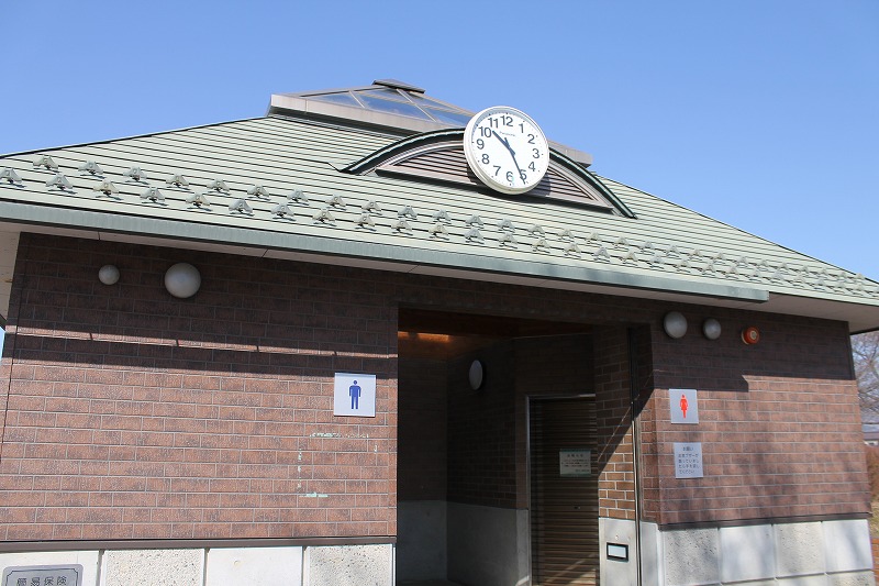 赤沼公園のトイレ外観