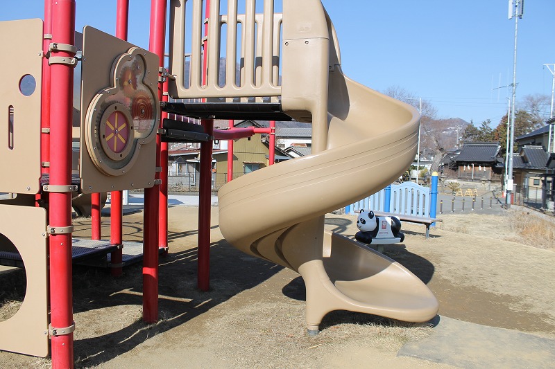 三本木公園の大型複合遊具の様子