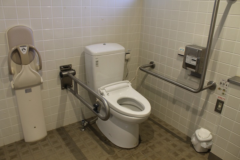 三本木公園の多目的トイレ