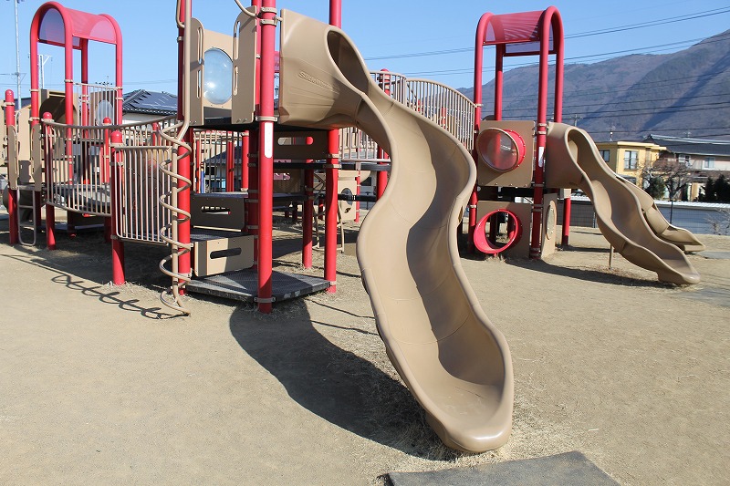 三本木公園の大型複合遊具の様子