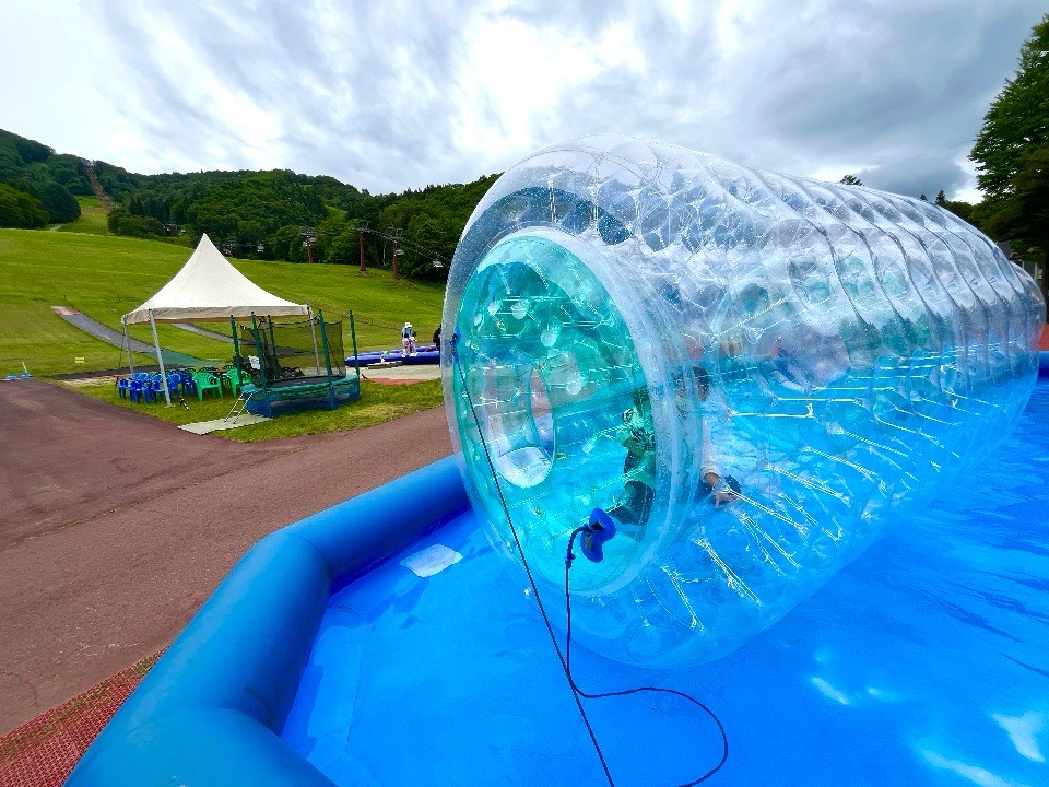 ホテルタングラムのキッズパークで遊ぶ子どもたち