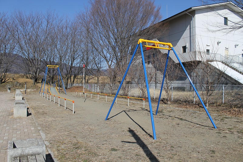 千曲市の五十里公園のターザンロープの全体像