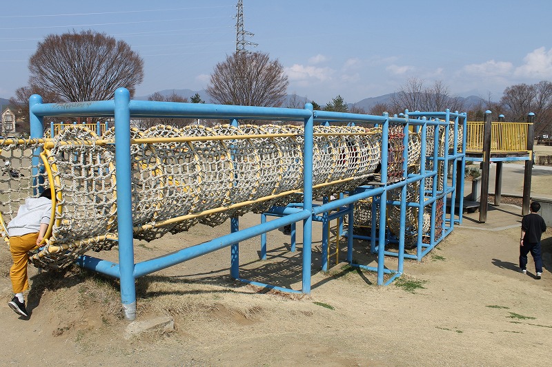 南長野運動公園のメインの大型遊具のネットの部分