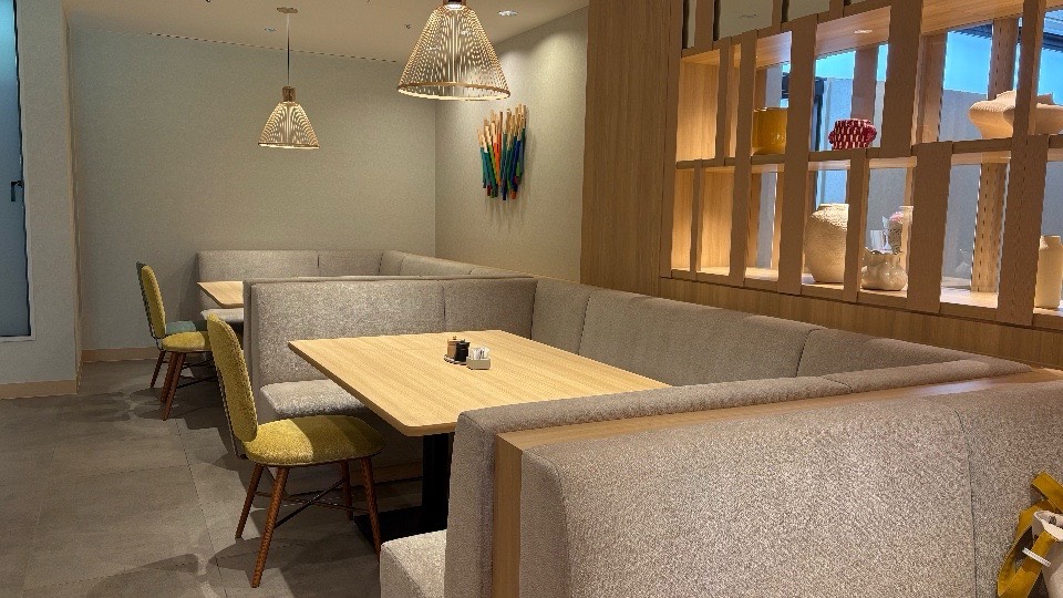 ANAホリデイ・イン リゾート軽井沢のレストラン「Foggi Forest Dining」の座席の様子