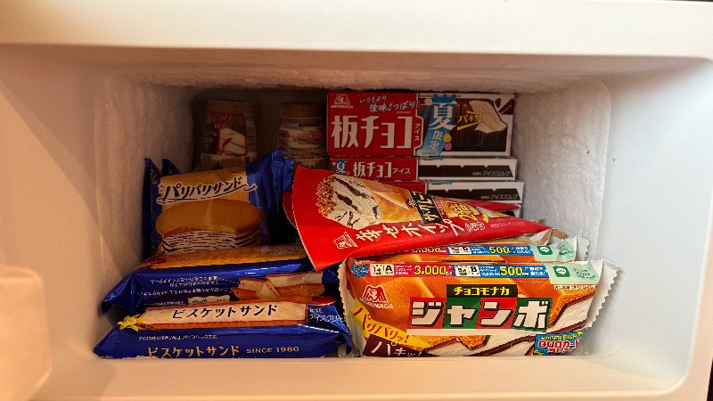 ホテルタングラムのキョロちゃんとのコラボルームの冷凍庫の中