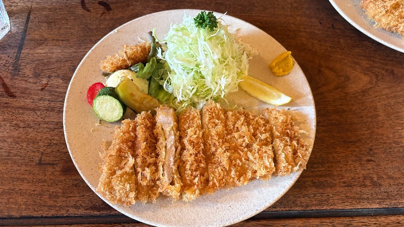 とんかつせんのロースかつ定食の様子