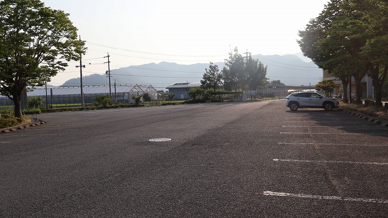 森将軍塚古墳館の無料駐車場の様子