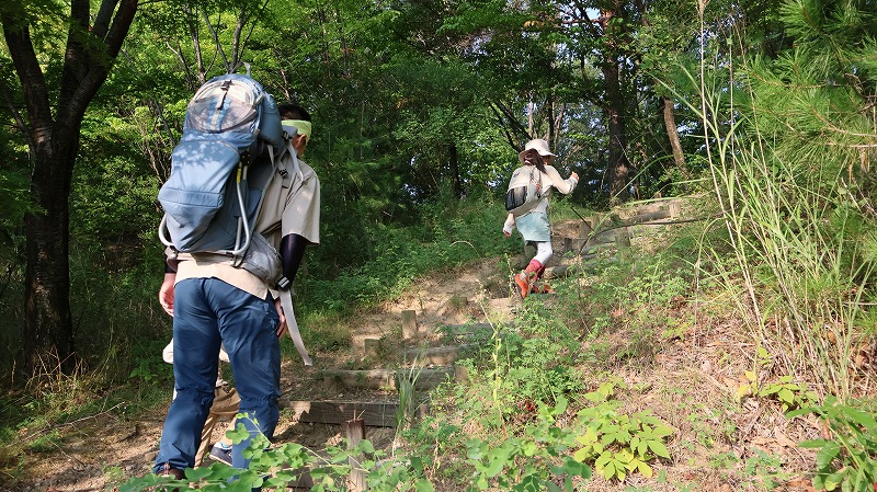 森将軍塚古墳までの遊歩道の登り口