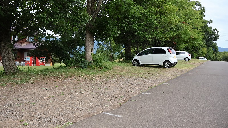 飯山菜の花公園のひまわり畑の駐車場の様子