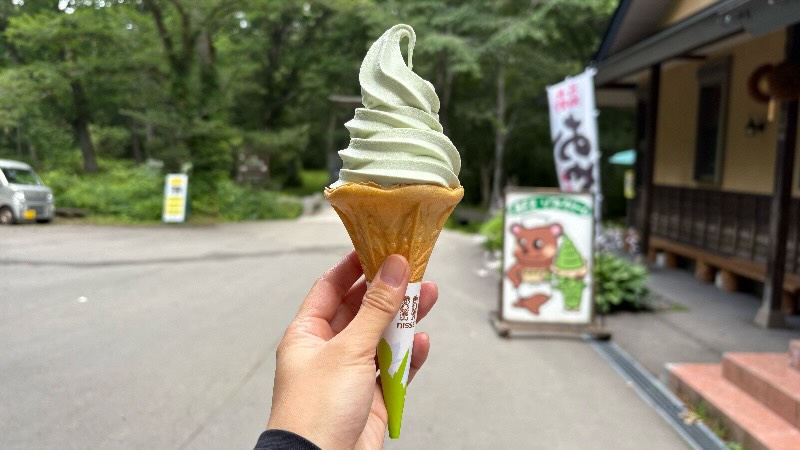 戸隠神社にあるくま笹ソフトクリーム